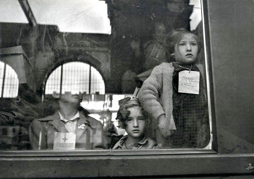 Werner Bischof, photo taken in Budapest Train Station 1947